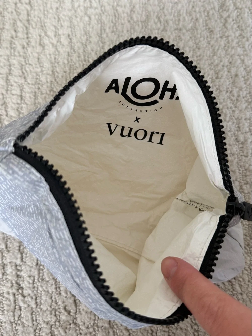 Aloha collection x Vuori small pouch
